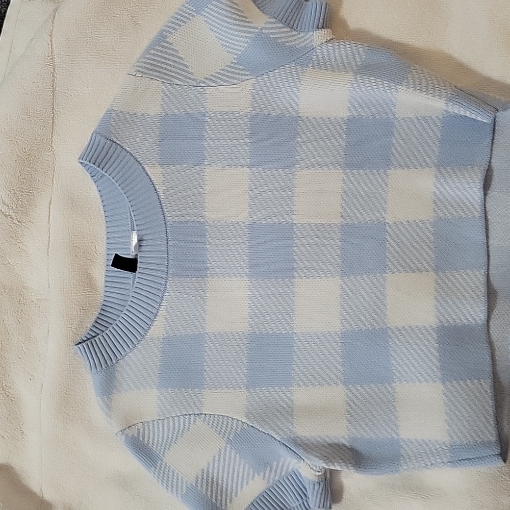 Divided short sleeve crop sweater, size s